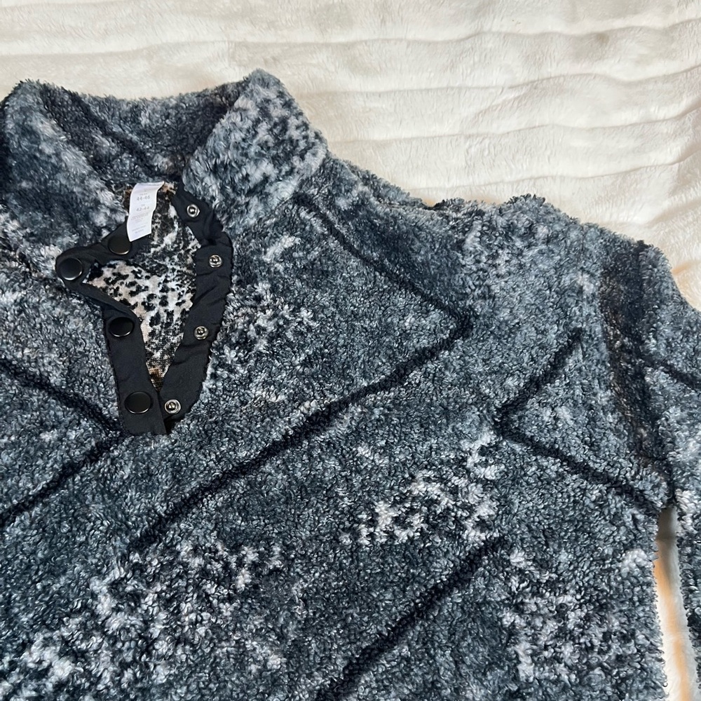 Marika L Dark Grey Fuzzy Sherpa Fleece Fall Winter Crop Sweatshirt Sporty Active